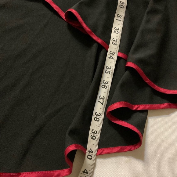 Elegant Vintage Black Dress with Red Accents - Picture 5 of 9